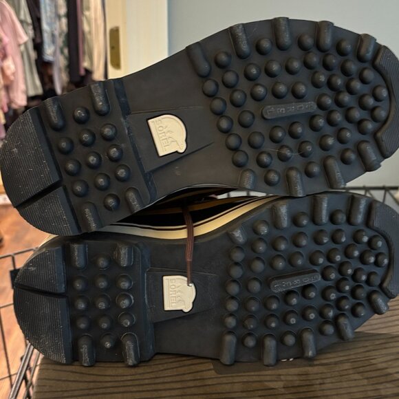 Sorel Caribou Winter Boots - Women Size 8 - Picture 3 of 4